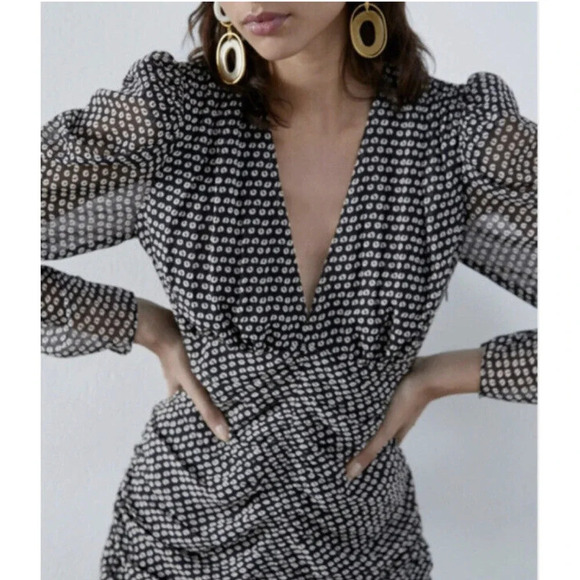 ZARA Black and Cream Patterned Ruched Mini Dress Size Medium - Picture 3 of 9